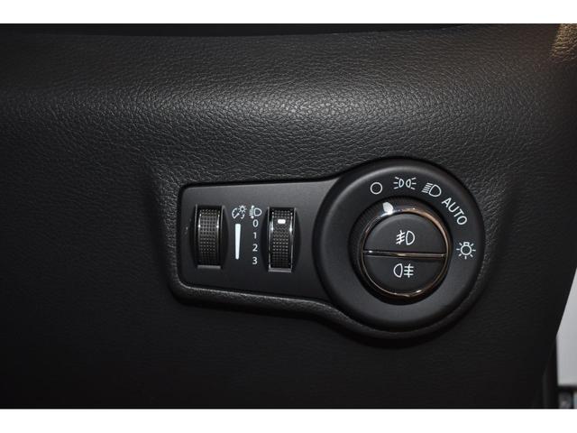 『ジープ東名横浜』へのアクセス。東名高速道路『横浜町田ＩＣ』から車で３分。『南町田グランベリーパーク駅』から徒歩１１分。試乗や購入相談など、様々なサービスを通して「ジープのある生活」を体感いただけます