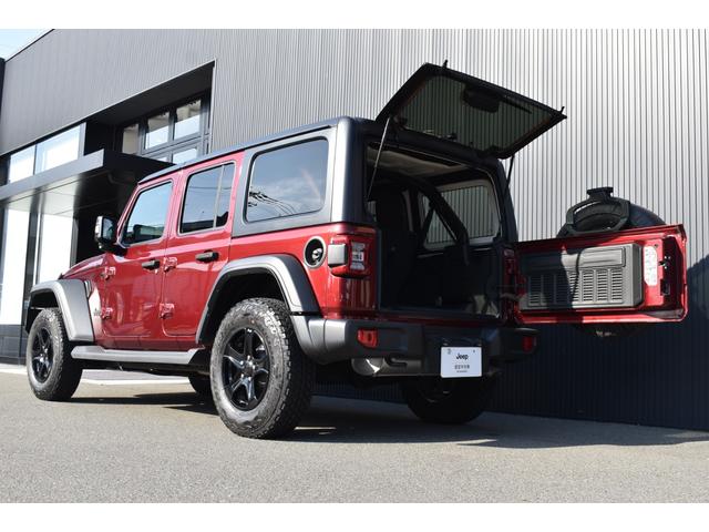 ジープ・ラングラーアンリミテッド スポーツアルティテュード 限定100台 認定中古車保証1年付帯 ブラインドスポットアラート アダプティブクルーズコントロール フロントカメラ サイドカメラ ETC ApplecarplayAndoridAuto サイドステップ(3枚目)