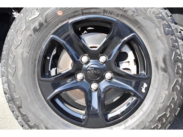 ジープ・ラングラーアンリミテッド スポーツアルティテュード 限定100台 認定中古車保証1年付帯 ブラインドスポットアラート アダプティブクルーズコントロール フロントカメラ サイドカメラ ETC ApplecarplayAndoridAuto サイドステップ(4枚目)