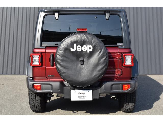 ジープ・ラングラーアンリミテッド スポーツアルティテュード 限定100台 認定中古車保証1年付帯 ブラインドスポットアラート アダプティブクルーズコントロール フロントカメラ サイドカメラ ETC ApplecarplayAndoridAuto サイドステップ(6枚目)