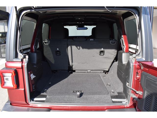 ジープ・ラングラーアンリミテッド スポーツアルティテュード 限定100台 認定中古車保証1年付帯 ブラインドスポットアラート アダプティブクルーズコントロール フロントカメラ サイドカメラ ETC ApplecarplayAndoridAuto サイドステップ(7枚目)