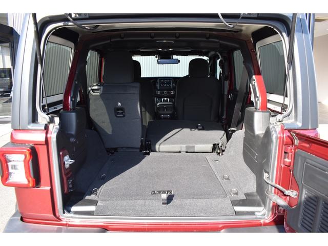 ジープ・ラングラーアンリミテッド スポーツアルティテュード 限定100台 認定中古車保証1年付帯 ブラインドスポットアラート アダプティブクルーズコントロール フロントカメラ サイドカメラ ETC ApplecarplayAndoridAuto サイドステップ(8枚目)