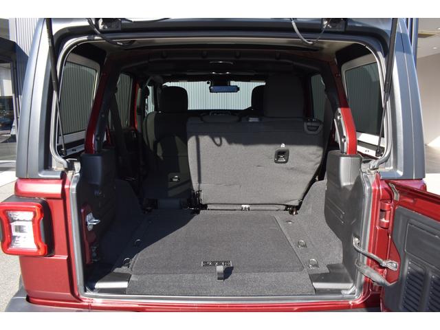 ジープ・ラングラーアンリミテッド スポーツアルティテュード 限定100台 認定中古車保証1年付帯 ブラインドスポットアラート アダプティブクルーズコントロール フロントカメラ サイドカメラ ETC ApplecarplayAndoridAuto サイドステップ(10枚目)