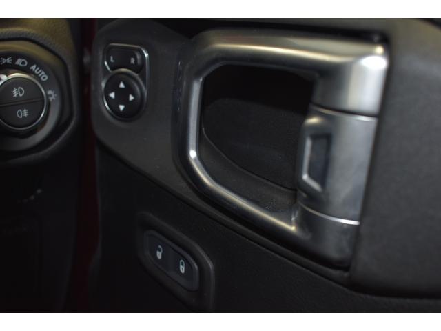 ジープ・ラングラーアンリミテッド スポーツアルティテュード 限定100台 認定中古車保証1年付帯 ブラインドスポットアラート アダプティブクルーズコントロール フロントカメラ サイドカメラ ETC ApplecarplayAndoridAuto サイドステップ(34枚目)