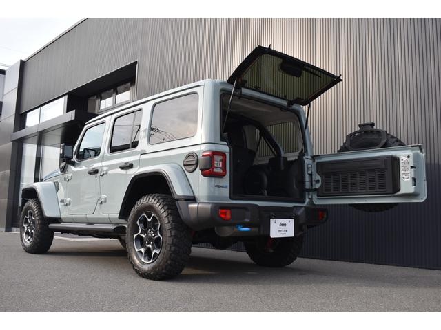 ジープ・ラングラーアンリミテッド４ｘｅ ルビコン４ｘｅ　レザーシート　シートヒーター　ＡｐｐｌｅＣａｒＰｌａｙ　Ｂｌｕｅｔｏｏｔｈ　純正ナビゲーション　フルセグ　ＬＥＤヘッドライト　前面衝突警報　ＡＣＣ　バックカメラ　ワンオーナー　認定中古車保証付（3枚目）