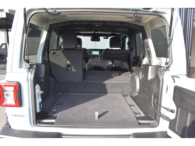 ジープ・ラングラーアンリミテッド４ｘｅ ルビコン４ｘｅ　レザーシート　シートヒーター　ＡｐｐｌｅＣａｒＰｌａｙ　Ｂｌｕｅｔｏｏｔｈ　純正ナビゲーション　フルセグ　ＬＥＤヘッドライト　前面衝突警報　ＡＣＣ　バックカメラ　ワンオーナー　認定中古車保証付（13枚目）