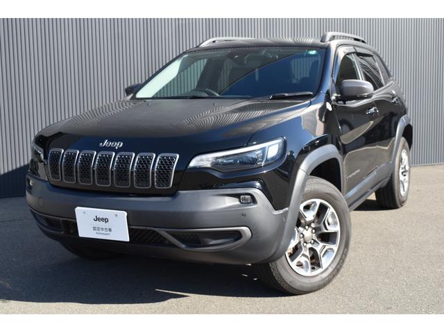 ジープ・チェロキー 　認定中古車保証付　黒革シート　純正メモリーナビ　レーダークルーズコントロール　ルーフレール　衝突軽減ブレーキ　コーナーセンサー　禁煙車　フルセグＴＶ　Ｂｌｕｅｔｏｏｔｈ　パワーシート　バックカメラ（2枚目）