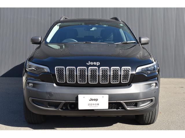 ジープ・チェロキー 　認定中古車保証付　黒革シート　純正メモリーナビ　レーダークルーズコントロール　ルーフレール　衝突軽減ブレーキ　コーナーセンサー　禁煙車　フルセグＴＶ　Ｂｌｕｅｔｏｏｔｈ　パワーシート　バックカメラ（13枚目）