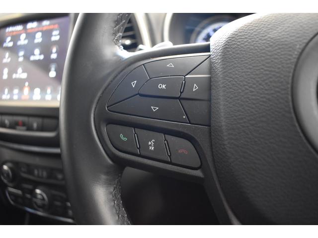 ジープ・チェロキー 　認定中古車保証付　黒革シート　純正メモリーナビ　レーダークルーズコントロール　ルーフレール　衝突軽減ブレーキ　コーナーセンサー　禁煙車　フルセグＴＶ　Ｂｌｕｅｔｏｏｔｈ　パワーシート　バックカメラ（16枚目）