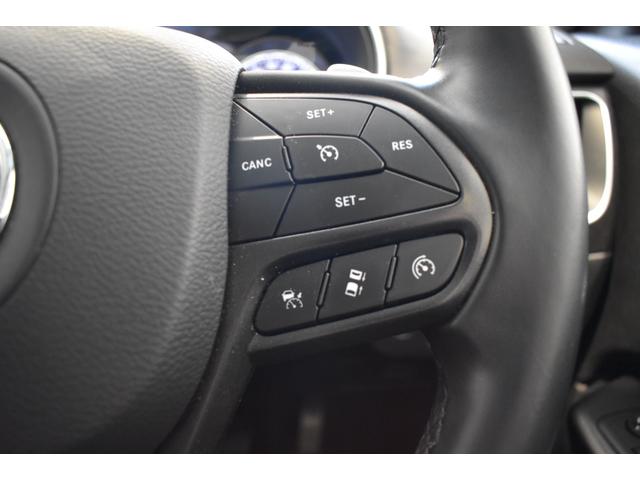 ジープ・チェロキー 　認定中古車保証付　黒革シート　純正メモリーナビ　レーダークルーズコントロール　ルーフレール　衝突軽減ブレーキ　コーナーセンサー　禁煙車　フルセグＴＶ　Ｂｌｕｅｔｏｏｔｈ　パワーシート　バックカメラ（19枚目）