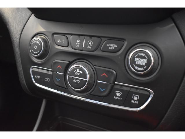 ジープ・チェロキー 　認定中古車保証付　黒革シート　純正メモリーナビ　レーダークルーズコントロール　ルーフレール　衝突軽減ブレーキ　コーナーセンサー　禁煙車　フルセグＴＶ　Ｂｌｕｅｔｏｏｔｈ　パワーシート　バックカメラ（25枚目）