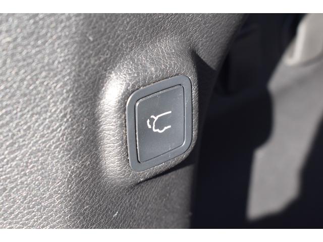 ジープ・チェロキー 　認定中古車保証付　黒革シート　純正メモリーナビ　レーダークルーズコントロール　ルーフレール　衝突軽減ブレーキ　コーナーセンサー　禁煙車　フルセグＴＶ　Ｂｌｕｅｔｏｏｔｈ　パワーシート　バックカメラ（33枚目）