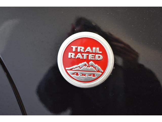 ジープ・チェロキー 　認定中古車保証付　黒革シート　純正メモリーナビ　レーダークルーズコントロール　ルーフレール　衝突軽減ブレーキ　コーナーセンサー　禁煙車　フルセグＴＶ　Ｂｌｕｅｔｏｏｔｈ　パワーシート　バックカメラ（36枚目）