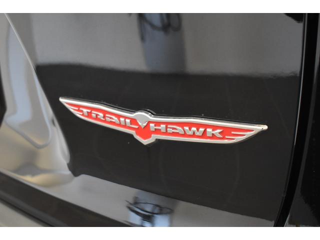 ジープ・チェロキー 　認定中古車保証付　黒革シート　純正メモリーナビ　レーダークルーズコントロール　ルーフレール　衝突軽減ブレーキ　コーナーセンサー　禁煙車　フルセグＴＶ　Ｂｌｕｅｔｏｏｔｈ　パワーシート　バックカメラ（41枚目）