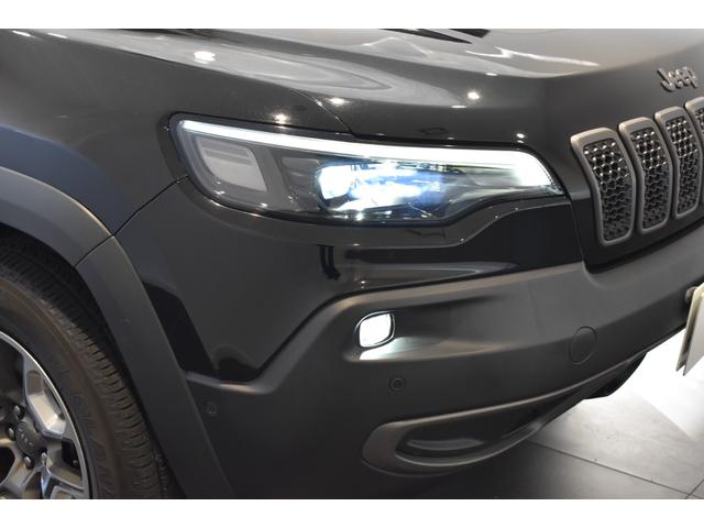 ジープ・チェロキー 　認定中古車保証付　黒革シート　純正メモリーナビ　レーダークルーズコントロール　ルーフレール　衝突軽減ブレーキ　コーナーセンサー　禁煙車　フルセグＴＶ　Ｂｌｕｅｔｏｏｔｈ　パワーシート　バックカメラ（46枚目）