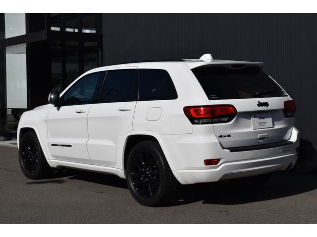 ジープ・グランドチェロキー アルティテュード　ＡｐｐｌｅＣａｒｐｌａｙ　Ａｎｄｒｏｉｄ　Ａｕｔｏ　　純正ナビゲーション　フルセグ　ハーフレザーシート　シートヒーター　クルーズコントロール　バックカメラ　前面衝突警報　認定中古車保証付（7枚目）