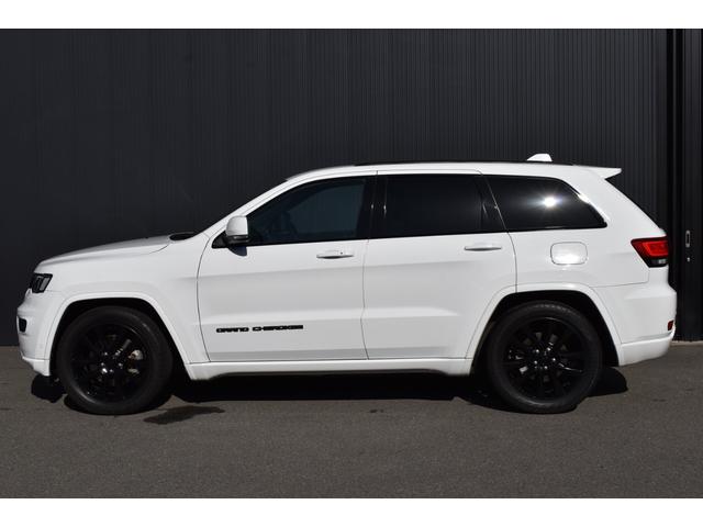 ジープ・グランドチェロキー アルティテュード　ＡｐｐｌｅＣａｒｐｌａｙ　Ａｎｄｒｏｉｄ　Ａｕｔｏ　　純正ナビゲーション　フルセグ　ハーフレザーシート　シートヒーター　クルーズコントロール　バックカメラ　前面衝突警報　認定中古車保証付（12枚目）