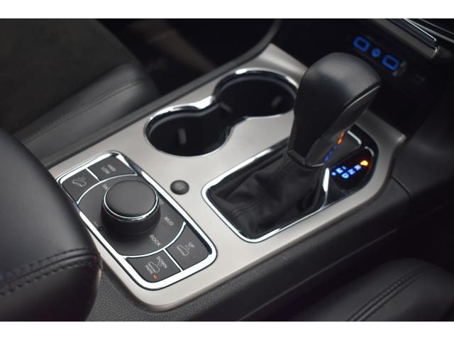 ジープ・グランドチェロキー アルティテュード　ＡｐｐｌｅＣａｒｐｌａｙ　Ａｎｄｒｏｉｄ　Ａｕｔｏ　　純正ナビゲーション　フルセグ　ハーフレザーシート　シートヒーター　クルーズコントロール　バックカメラ　前面衝突警報　認定中古車保証付（28枚目）