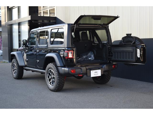 ジープ・ラングラーアンリミテッド ルビコン　ＡｐｐｌｅＣａｒＰｌａｙ　Ｂｌｕｅｔｏｏｔｈ　レザーシート　シートヒーター　ステアリングヒーター　フルセグ　ＬＥＤヘッドライト　　アダプティブクルーズコントロール　バックカメラ　認定中古車保証付（4枚目）