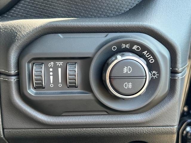 ジープ・ラングラーアンリミテッド ルビコン　ＡｐｐｌｅＣａｒＰｌａｙ　Ｂｌｕｅｔｏｏｔｈ　レザーシート　シートヒーター　ステアリングヒーター　フルセグ　ＬＥＤヘッドライト　　アダプティブクルーズコントロール　バックカメラ　認定中古車保証付（19枚目）