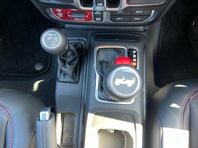 ジープ・ラングラーアンリミテッド ルビコン　ＡｐｐｌｅＣａｒＰｌａｙ　Ｂｌｕｅｔｏｏｔｈ　レザーシート　シートヒーター　ステアリングヒーター　フルセグ　ＬＥＤヘッドライト　　アダプティブクルーズコントロール　バックカメラ　認定中古車保証付（26枚目）