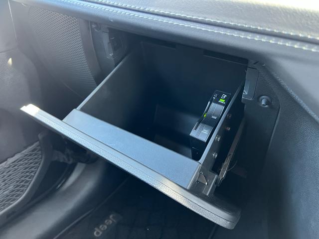 ジープ・ラングラーアンリミテッド ルビコン　ＡｐｐｌｅＣａｒＰｌａｙ　Ｂｌｕｅｔｏｏｔｈ　レザーシート　シートヒーター　ステアリングヒーター　フルセグ　ＬＥＤヘッドライト　　アダプティブクルーズコントロール　バックカメラ　認定中古車保証付（27枚目）