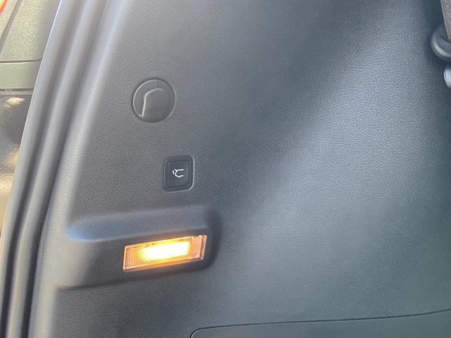 ジープ・コマンダー リミテッド　リミテッド　ディーゼルターボ　４ＷＤ　認定中古車保証　ＬＥＤヘッドライト　全周囲カメラ　レザーシート　シートヒーター　ステアリングヒーター　電動リアゲート　純正ナビ　スマートキー　障害物センサー（12枚目）