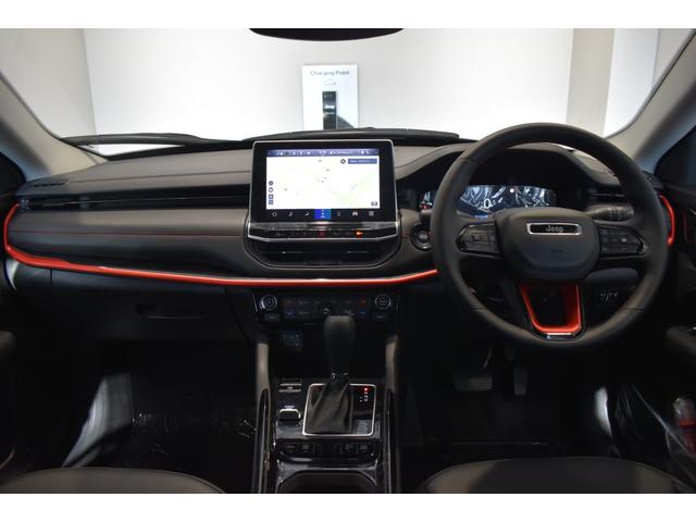 ジープ・コマンダー トレイルエディション　全国１５０台限定　ワンオーナー　禁煙車　衝突軽減ブレーキ　電動リアゲート　レザーシート　ステアリングヒーター　純正ナビ　ＬＥＤヘッドライト　ＥＴＣ２．０　フロントシートヒーター（5枚目）