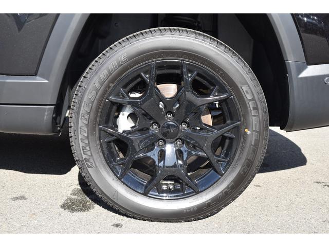 ジープ・コマンダー トレイルエディション　全国１５０台限定　ワンオーナー　禁煙車　衝突軽減ブレーキ　電動リアゲート　レザーシート　ステアリングヒーター　純正ナビ　ＬＥＤヘッドライト　ＥＴＣ２．０　フロントシートヒーター（10枚目）