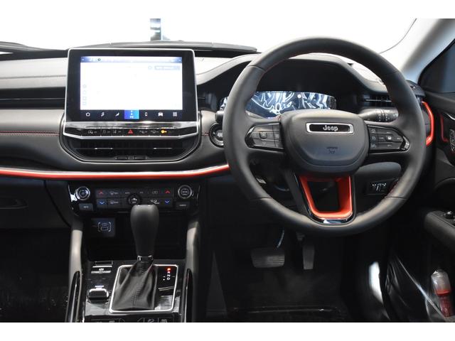 ジープ・コマンダー トレイルエディション　全国１５０台限定　ワンオーナー　禁煙車　衝突軽減ブレーキ　電動リアゲート　レザーシート　ステアリングヒーター　純正ナビ　ＬＥＤヘッドライト　ＥＴＣ２．０　フロントシートヒーター（15枚目）