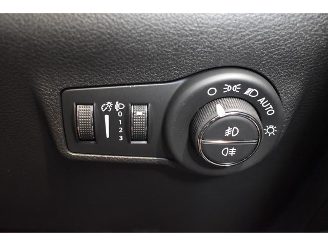 ジープ・コマンダー トレイルエディション　全国１５０台限定　ワンオーナー　禁煙車　衝突軽減ブレーキ　電動リアゲート　レザーシート　ステアリングヒーター　純正ナビ　ＬＥＤヘッドライト　ＥＴＣ２．０　フロントシートヒーター（22枚目）