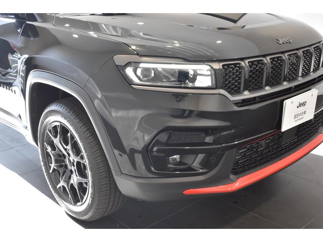 ジープ・コマンダー トレイルエディション　全国１５０台限定　ワンオーナー　禁煙車　衝突軽減ブレーキ　電動リアゲート　レザーシート　ステアリングヒーター　純正ナビ　ＬＥＤヘッドライト　ＥＴＣ２．０　フロントシートヒーター（36枚目）