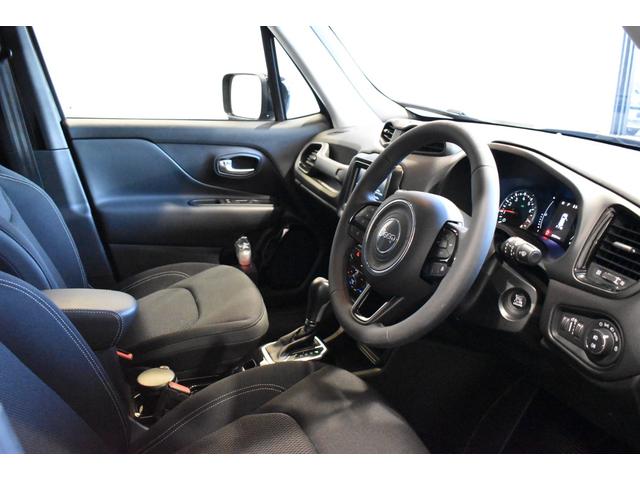 ジープ・レネゲード ナイトイーグル　ナイトイーグル　限定１２０台　ユーザー様下取り車　ワンオーナー　Ａｐｐｌｅ　ｃａｒ　ｐｌａｙ　ＡｎｄｏｒｉｄＡｕｔｏ　Ｂｌｕｅｔｏｏｔｈ　ファブリックシート　クルーズコントロール　ハロゲンライト（5枚目）