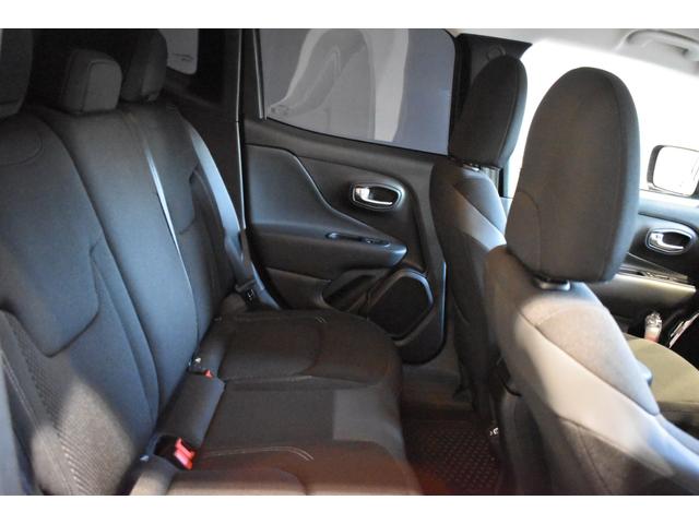 ジープ・レネゲード ナイトイーグル　ナイトイーグル　限定１２０台　ユーザー様下取り車　ワンオーナー　Ａｐｐｌｅ　ｃａｒ　ｐｌａｙ　ＡｎｄｏｒｉｄＡｕｔｏ　Ｂｌｕｅｔｏｏｔｈ　ファブリックシート　クルーズコントロール　ハロゲンライト（6枚目）