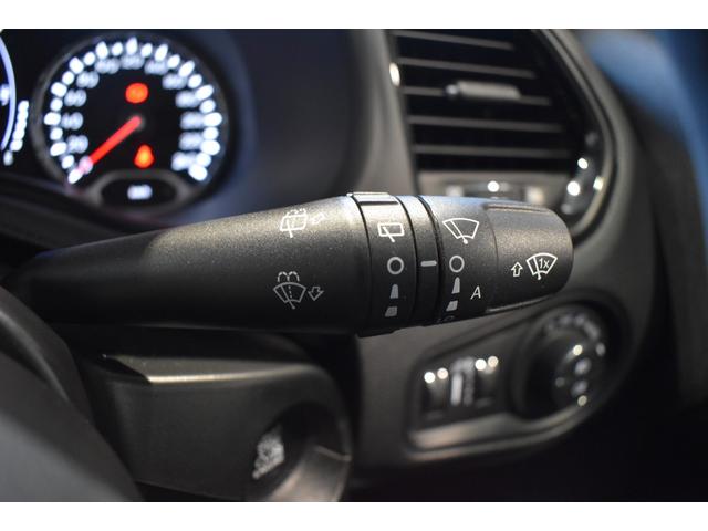 ジープ・レネゲード ナイトイーグル　ナイトイーグル　限定１２０台　ユーザー様下取り車　ワンオーナー　Ａｐｐｌｅ　ｃａｒ　ｐｌａｙ　ＡｎｄｏｒｉｄＡｕｔｏ　Ｂｌｕｅｔｏｏｔｈ　ファブリックシート　クルーズコントロール　ハロゲンライト（18枚目）