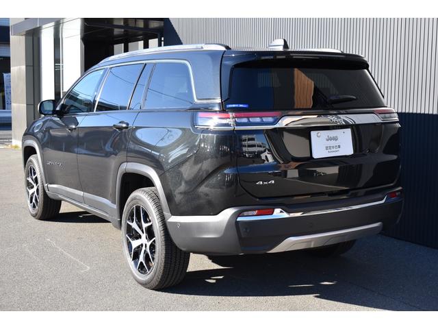 ジープ・コマンダー リミテッド　純正ナビ　レザーシート　障害物センサー　衝突軽減ブレーキ　シートヒーター　全周囲カメラ　ＬＥＤヘッドライト　バックカメラ　スマートキー　アダプティブクルーズコントロール　電動パワーシート　ＥＴＣ２．０（3枚目）