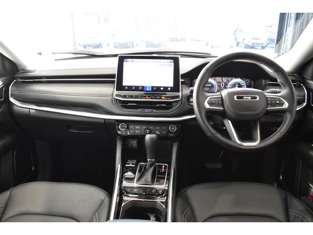 ジープ・コマンダー リミテッド　純正ナビ　レザーシート　障害物センサー　衝突軽減ブレーキ　シートヒーター　全周囲カメラ　ＬＥＤヘッドライト　バックカメラ　スマートキー　アダプティブクルーズコントロール　電動パワーシート　ＥＴＣ２．０（4枚目）