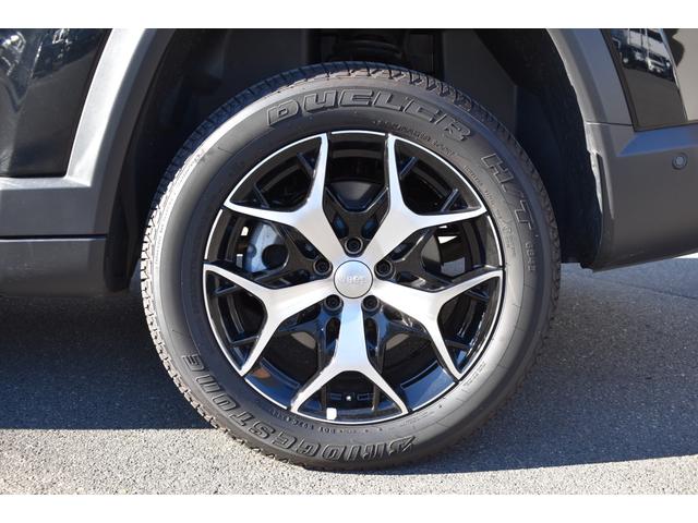 ジープ・コマンダー リミテッド　純正ナビ　レザーシート　障害物センサー　衝突軽減ブレーキ　シートヒーター　全周囲カメラ　ＬＥＤヘッドライト　バックカメラ　スマートキー　アダプティブクルーズコントロール　電動パワーシート　ＥＴＣ２．０（11枚目）