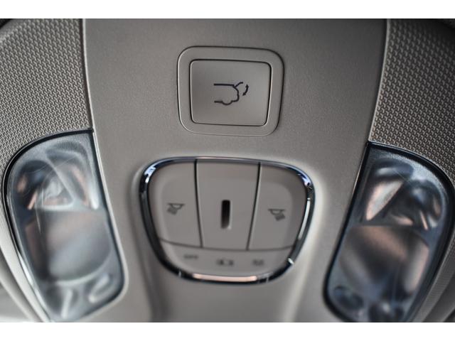 ジープ・コマンダー リミテッド　純正ナビ　レザーシート　障害物センサー　衝突軽減ブレーキ　シートヒーター　全周囲カメラ　ＬＥＤヘッドライト　バックカメラ　スマートキー　アダプティブクルーズコントロール　電動パワーシート　ＥＴＣ２．０（17枚目）