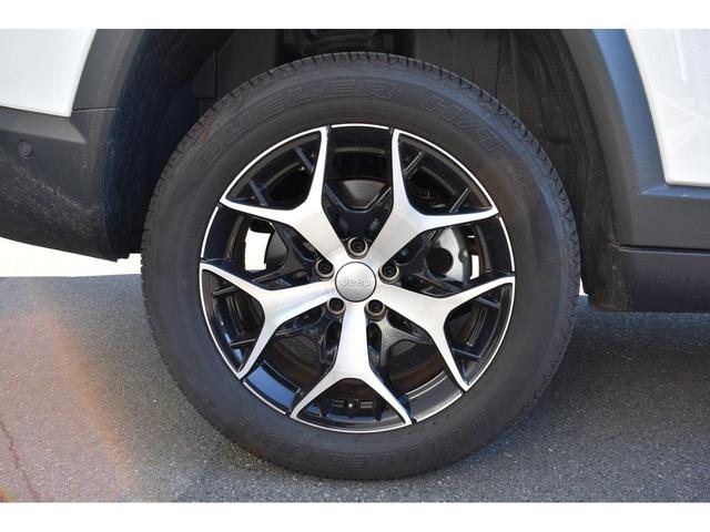 ジープ・コマンダー リミテッド　純正ナビ　レザーシート　障害物センサー　衝突軽減ブレーキ　シートヒーター　全周囲カメラ　ＬＥＤヘッドライト　バックカメラ　スマートキー　アダプティブクルーズコントロール　電動パワーシート　ＥＴＣ２．０（16枚目）