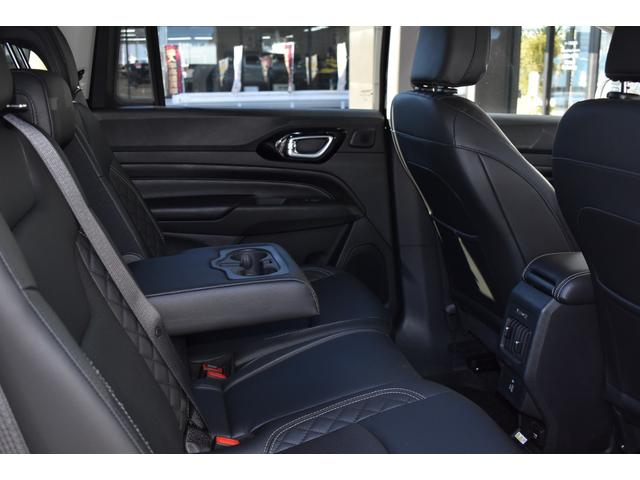 ジープ・コマンダー リミテッド　純正ナビ　レザーシート　障害物センサー　衝突軽減ブレーキ　シートヒーター　全周囲カメラ　ＬＥＤヘッドライト　バックカメラ　スマートキー　アダプティブクルーズコントロール　電動パワーシート　ＥＴＣ２．０（6枚目）