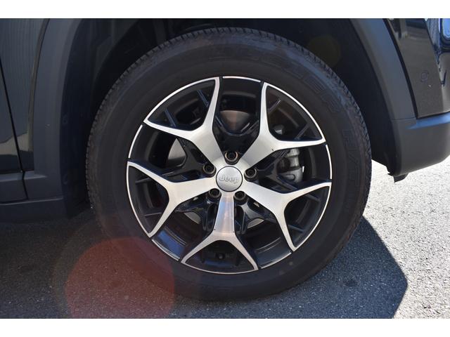 ジープ・コマンダー リミテッド　純正ナビ　レザーシート　障害物センサー　衝突軽減ブレーキ　シートヒーター　全周囲カメラ　ＬＥＤヘッドライト　バックカメラ　スマートキー　アダプティブクルーズコントロール　電動パワーシート　ＥＴＣ２．０（13枚目）