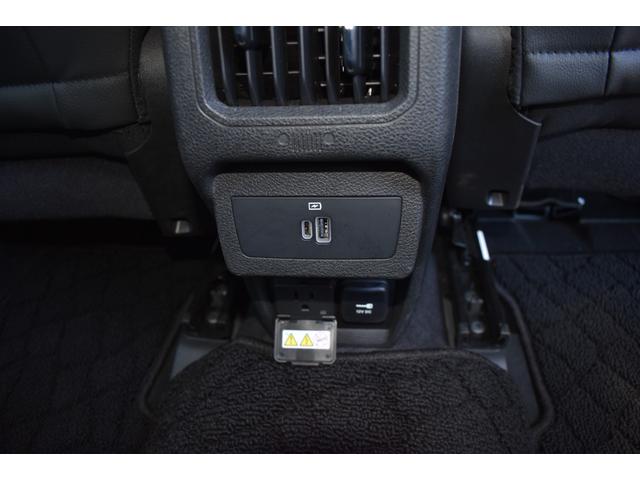 ジープ・コマンダー リミテッド　純正ナビ　レザーシート　障害物センサー　衝突軽減ブレーキ　シートヒーター　全周囲カメラ　ＬＥＤヘッドライト　バックカメラ　スマートキー　アダプティブクルーズコントロール　電動パワーシート　ＥＴＣ２．０（15枚目）