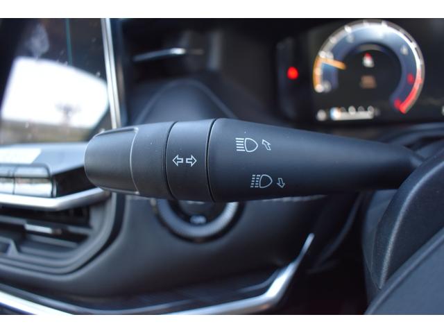 ジープ・コマンダー リミテッド　純正ナビ　レザーシート　障害物センサー　衝突軽減ブレーキ　シートヒーター　全周囲カメラ　ＬＥＤヘッドライト　バックカメラ　スマートキー　アダプティブクルーズコントロール　電動パワーシート　ＥＴＣ２．０（20枚目）