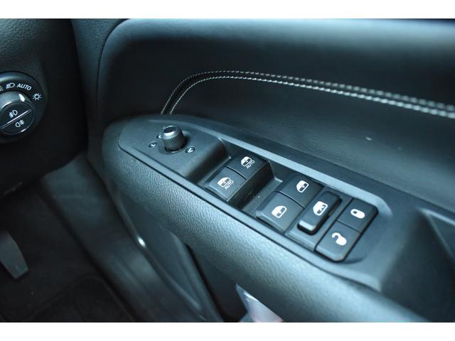 ジープ・コマンダー リミテッド　純正ナビ　レザーシート　障害物センサー　衝突軽減ブレーキ　シートヒーター　全周囲カメラ　ＬＥＤヘッドライト　バックカメラ　スマートキー　アダプティブクルーズコントロール　電動パワーシート　ＥＴＣ２．０（23枚目）