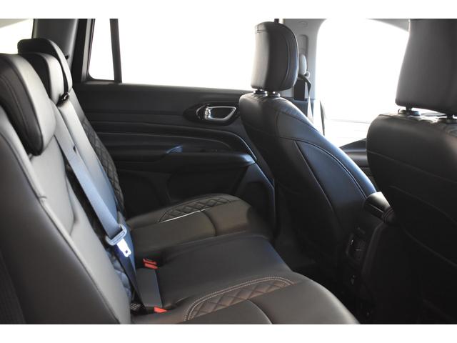 ジープ・コマンダー リミテッド 純正ナビ レザーシート 障害物センサー 衝突軽減ブレーキ シートヒーター 全周囲カメラ LEDヘッドライト バックカメラ スマートキー アダプティブクルーズコントロール 電動パワーシート ETC2.0(5枚目)