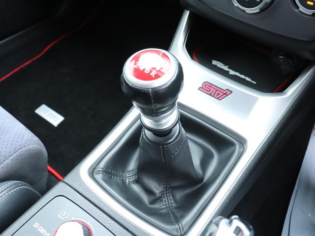 インプレッサ ＷＲＸ　ＳＴｉ　４ＷＤ　６ＭＴ　ＲＡＹＳ１８ＡＷ　大型リアスポイラー　タイベル交換済み　大型リアスポイラー　ＲＥＣＡＲＯシート　ＳＴＩタワーバー　ＨＤＤナビ　フルセグＴＶ　ＥＴＣ　プッシュスタート　スマートキー（3枚目）