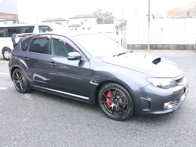 インプレッサ ＷＲＸ　ＳＴｉ　４ＷＤ　６ＭＴ　ＲＡＹＳ１８ＡＷ　大型リアスポイラー　タイベル交換済み　大型リアスポイラー　ＲＥＣＡＲＯシート　ＳＴＩタワーバー　ＨＤＤナビ　フルセグＴＶ　ＥＴＣ　プッシュスタート　スマートキー（6枚目）