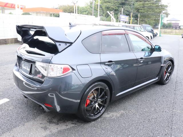インプレッサ ＷＲＸ　ＳＴｉ　４ＷＤ　６ＭＴ　ＲＡＹＳ１８ＡＷ　大型リアスポイラー　タイベル交換済み　大型リアスポイラー　ＲＥＣＡＲＯシート　ＳＴＩタワーバー　ＨＤＤナビ　フルセグＴＶ　ＥＴＣ　プッシュスタート　スマートキー（8枚目）