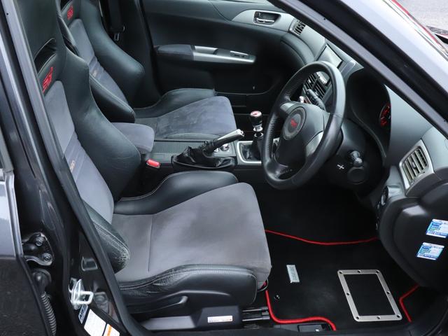 インプレッサ ＷＲＸ　ＳＴｉ　４ＷＤ　６ＭＴ　ＲＡＹＳ１８ＡＷ　大型リアスポイラー　タイベル交換済み　大型リアスポイラー　ＲＥＣＡＲＯシート　ＳＴＩタワーバー　ＨＤＤナビ　フルセグＴＶ　ＥＴＣ　プッシュスタート　スマートキー（12枚目）